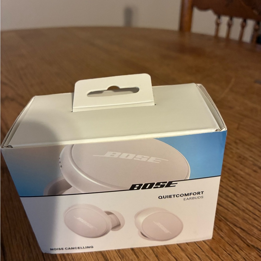 Bose QuietComfort Earbuds White new in box